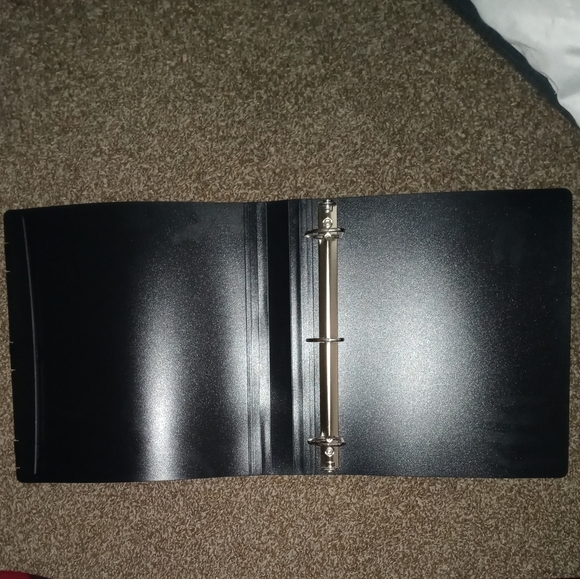 BLACK FIVE STAR 1 1/2" 3 RING BINDER WITH 3-HOLE PUNCH ATTATCHED - Picture 3 of 3